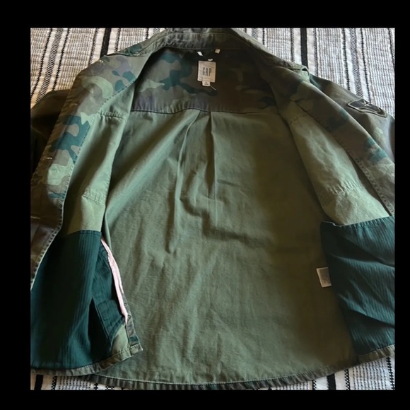 Women’s Gap Camo Jacket - Picture 2 of 5